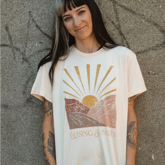 Jackson Rowe Tops - Jackson Rowe TShirt Chasing Sunsets Band Tee